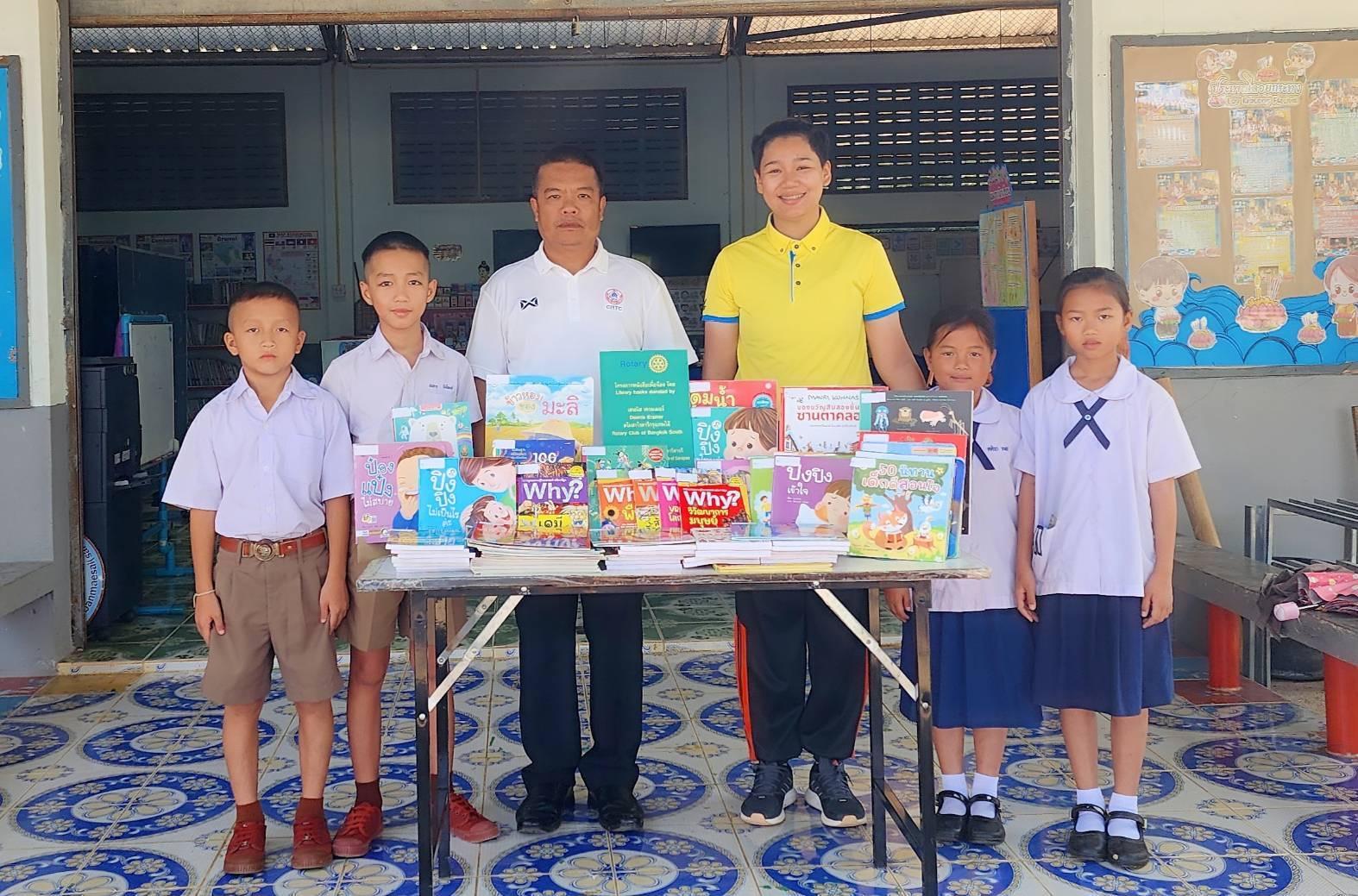 Schoolchildren receiving donated library books